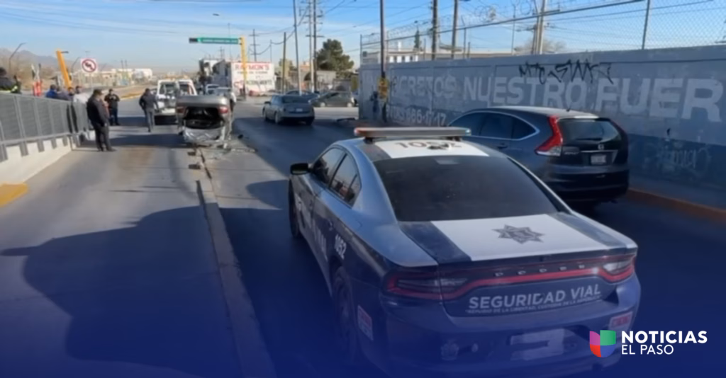 Mujer embarazada vuelcá su carro en Ciudad Juárez