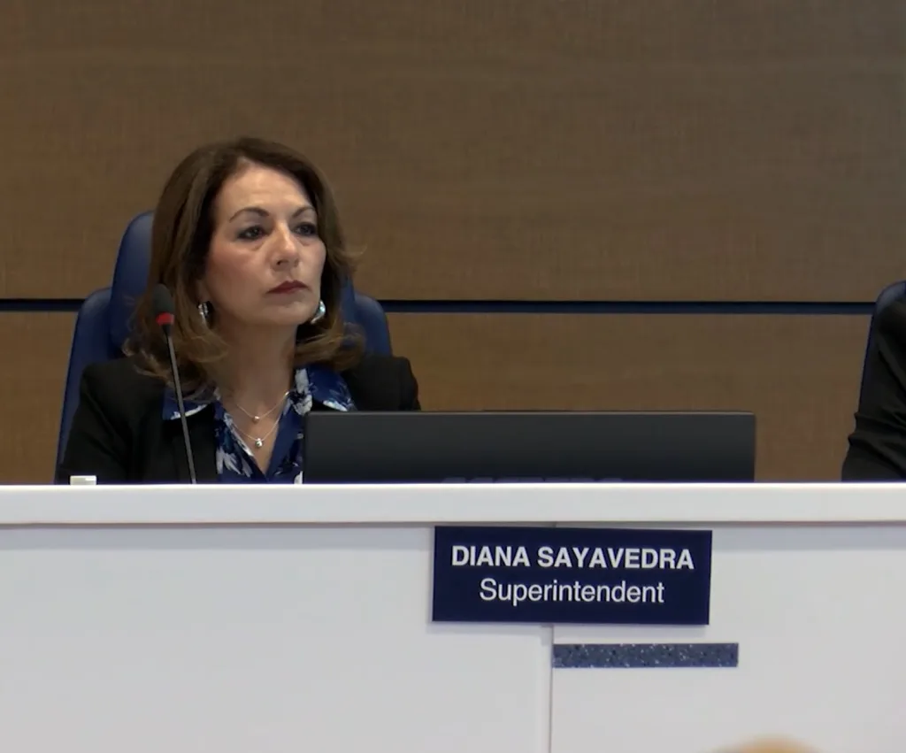 Superintendente de EPISD recibirá más de $347 mil mientras el distrito escolar enfrenta déficit millonario