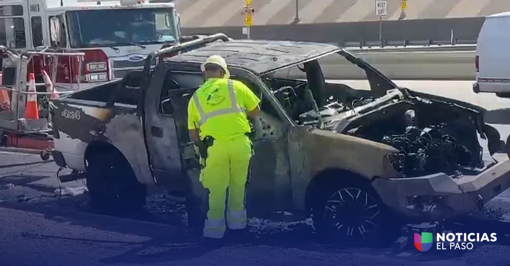 Un vehiculo se incendio en la autopista US-54 Norte cerca de Montana