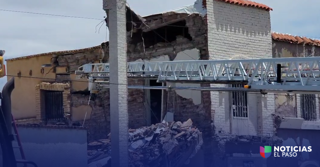Colapsa vivienda en Ciudad Juárez tras intensas lluvias y rescatan a dueño