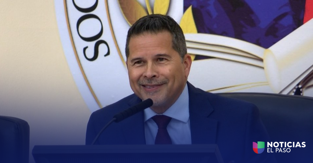 Socorro ISD aprueba el contrato del superintendente James Vásquez