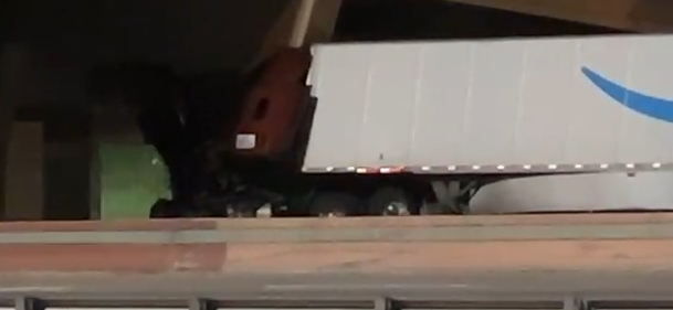 Choque en la I-10 cierra todos los carriles a la altura de Schuster; Un lesionado grave