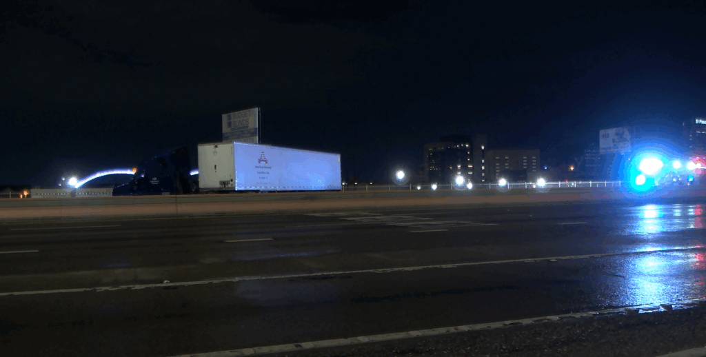 Llega lluvia y accidentes a El Paso; dos choques involucraron camiones de carga