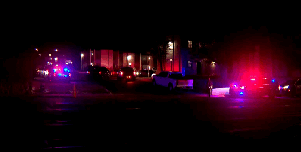 Sospechoso atrincherado muere tras incendio en apartamento de Las Cruces