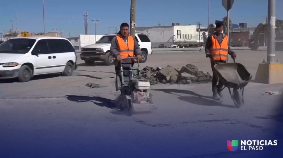 La junta de aguas y saneamiento de Ciudad Juárez avanza en un programa urgente para reparar baches.