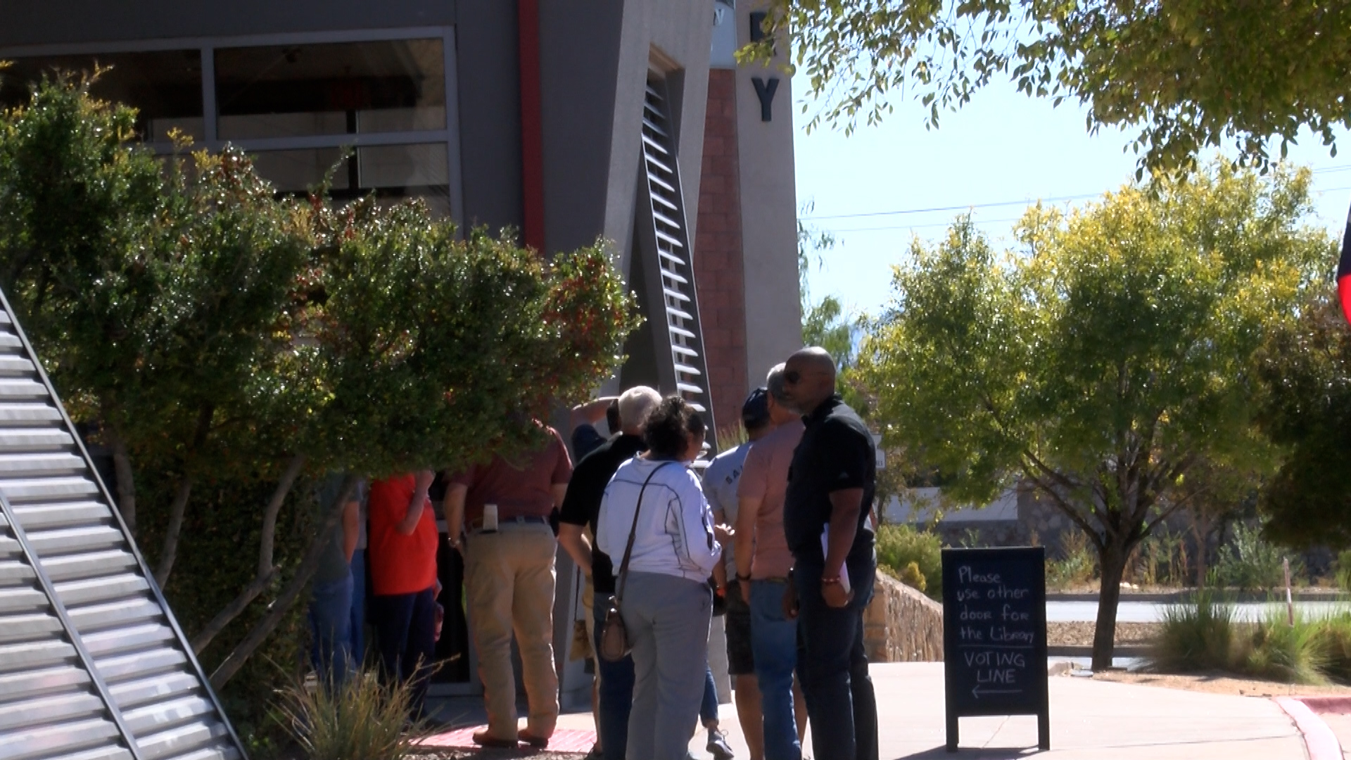 Elecciones El Paso: Miles de Votantes Salen a Ejercer Su Derecho al Voto