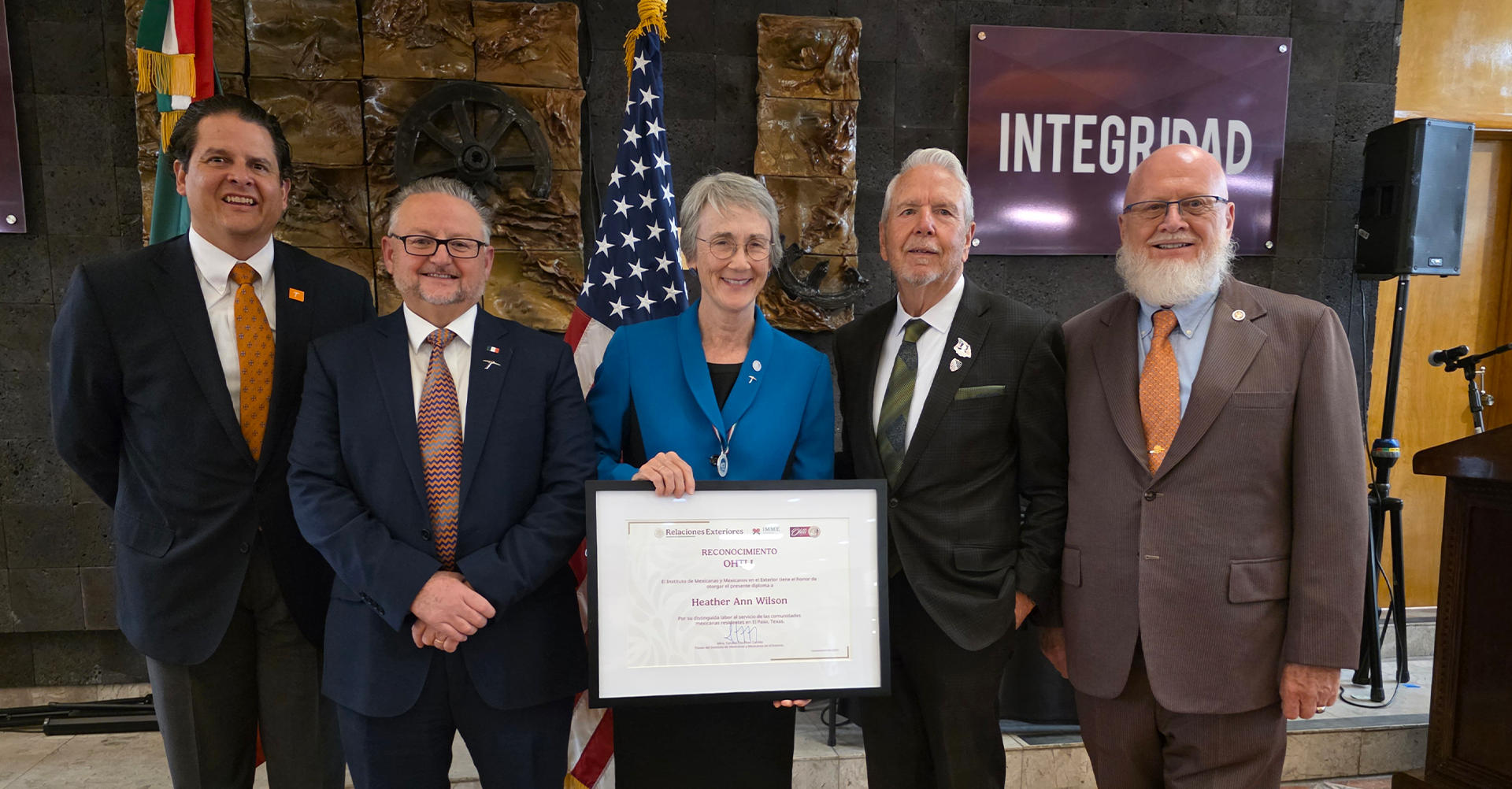Premio Ohtli: Heather Wilson Recibe Distinción del Consulado de México en El Paso