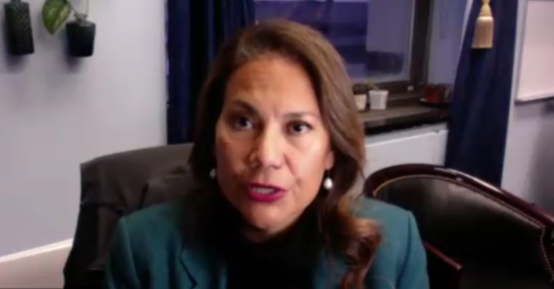 Verónica Escobar Se Opone al Proyecto de Reapertura del Gobierno Federal