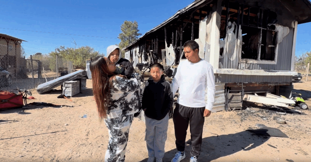 Fuerte incendio consume vivienda en Anthony, Nuevo México; Apenas habían recibido el titulo