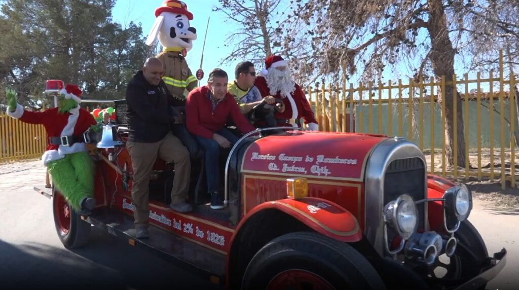 En Ciudad Juárez continúan con campaña de Santa Claus Bombero.