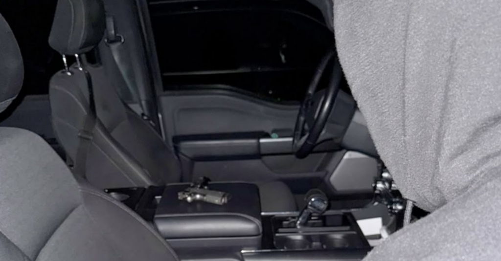 The current image has no alternative text. The file name is: LAS-CRUCES-ARMAS.png