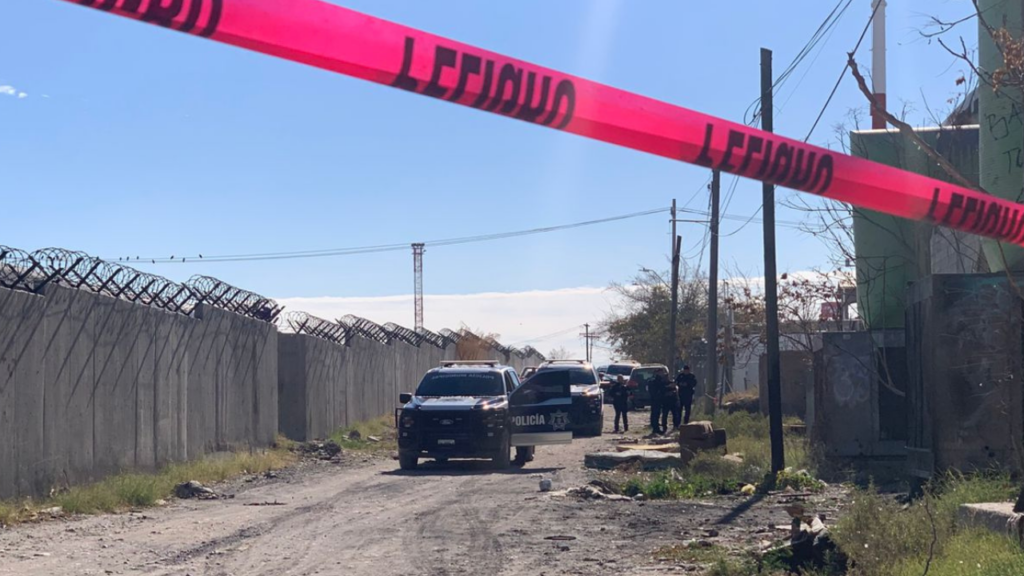 Encuentran cuerpo con marcas de violencia afuera de casa en Ciudad Júarez