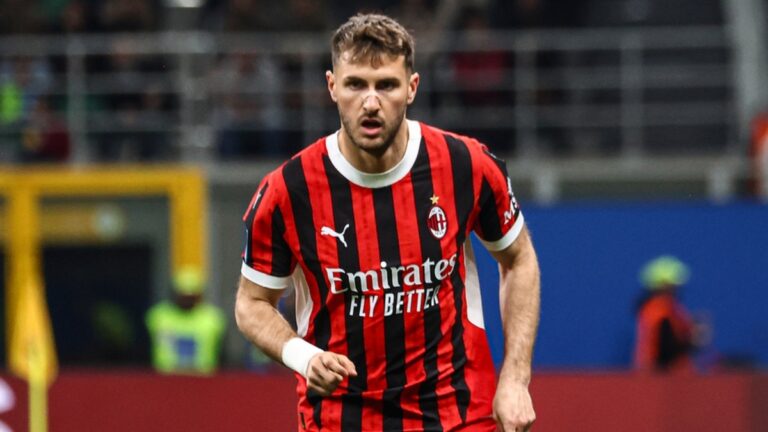 Santiago Giménez Aumenta su Competencia en el Ataque del AC Milan con la Adición de un Goleador Alemán