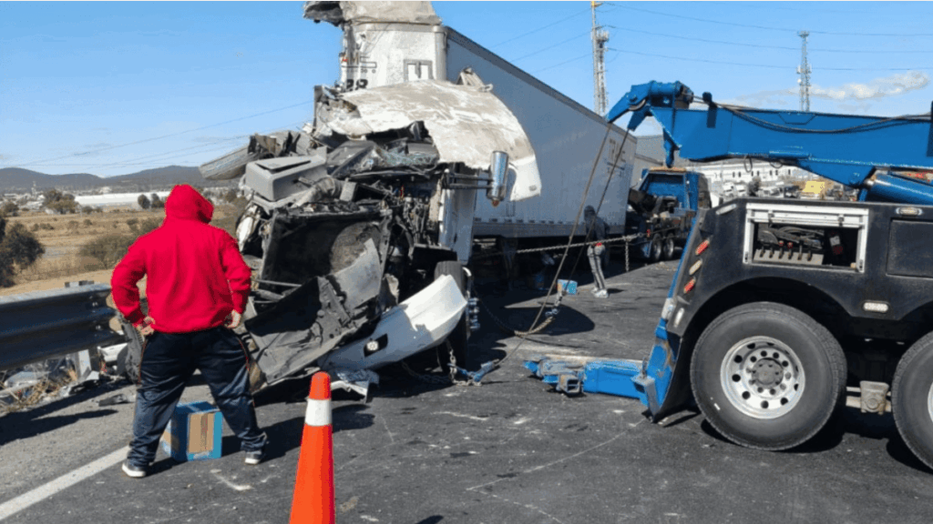 Accidente En La Carretera Querétaro-San Luis Potosí: Volcadura De ...
