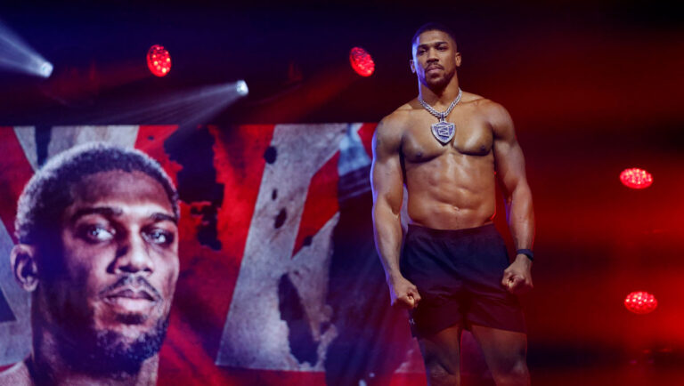 Anthony Joshua Regresa a Casa Tras Accidente de Tráfico en Nigeria que Causó Dos Muertos