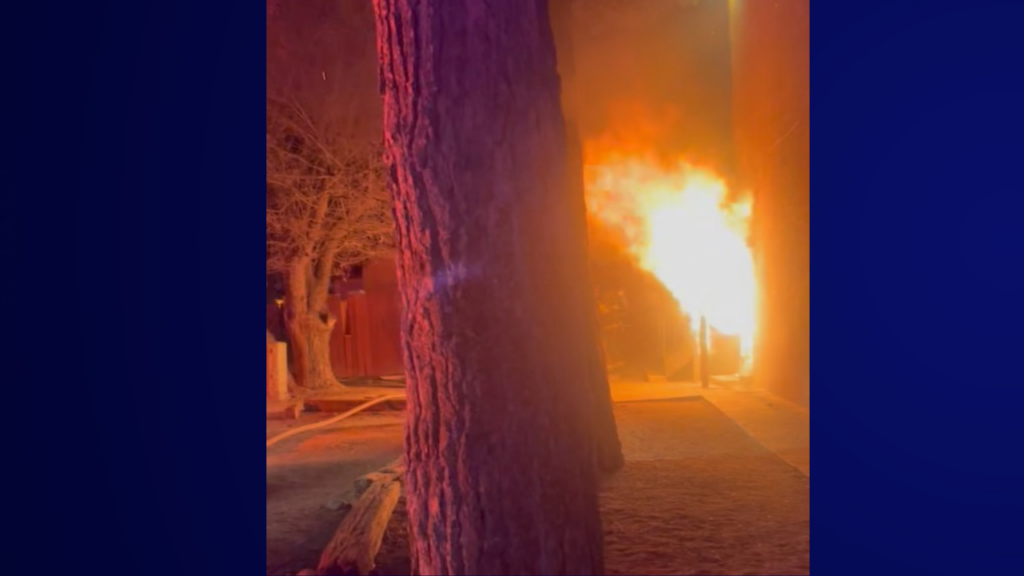 Incendio daña complejo de apartamentos en Las Cruces; no se reportan heridos