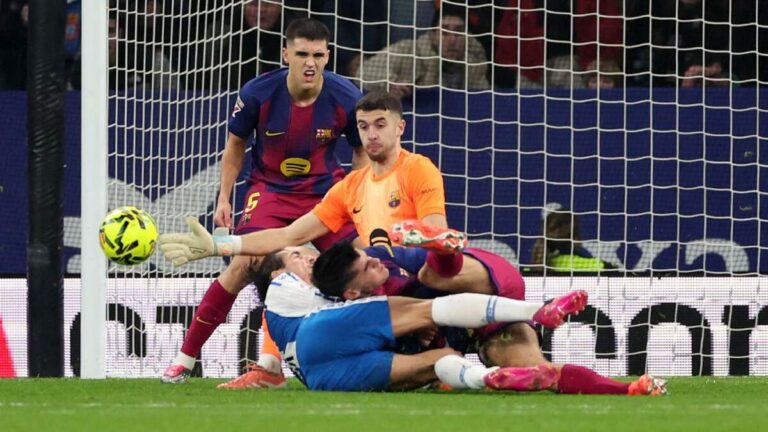 Joan García y la Controversial Jugada que Impactó el Clásico entre Espanyol y Barcelona