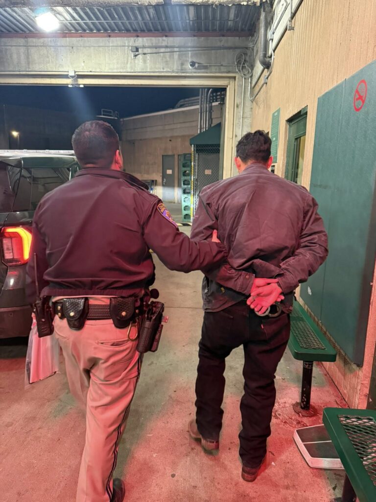 Operativo en Santa Cruz: Arresto por DUI y Confiscación de Arma de Fuego