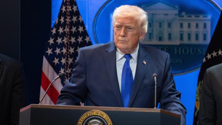 Administración Trump plantea elevar hasta 1,280 dólares la tarifa para obtener la ciudadanía