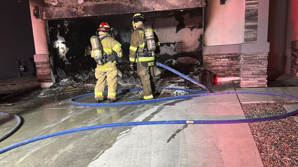 Bomberos de Sunland Park y Doña Ana controlan incendio residencial en Nickel Hill Avenue