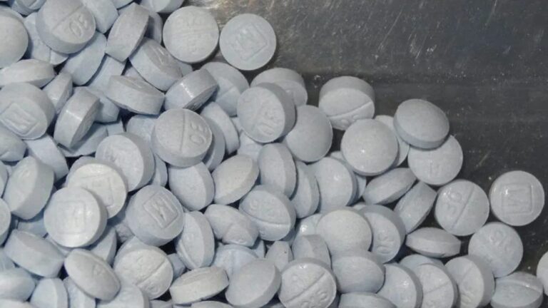 Gobierno de Nuevo México acusa a la DEA de dejar entrar más de 74,000 pastillas al estado sin tomar acción