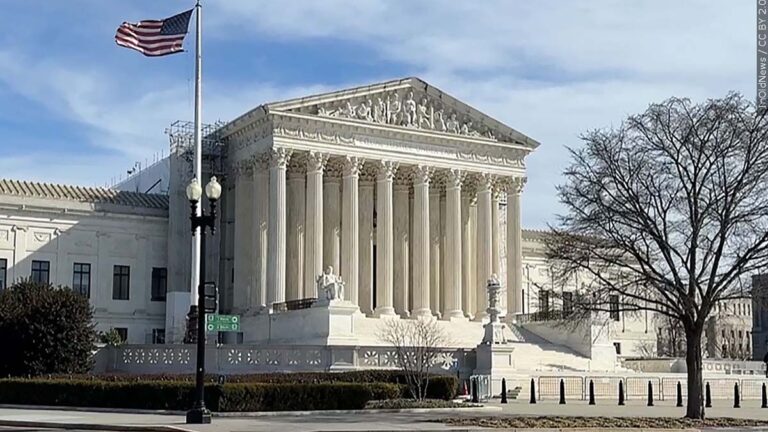 Corte Suprema declara ilegal orden de Trump que limitaba la ciudadanía por nacimiento