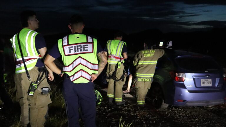 Tres personas hospitalizadas tras choque de dos vehículos en Chaparral; un ocupante quedó atrapado