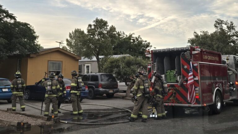 Una persona resulta herida tras fuerte incendio residencial en una vivienda de Las Cruces