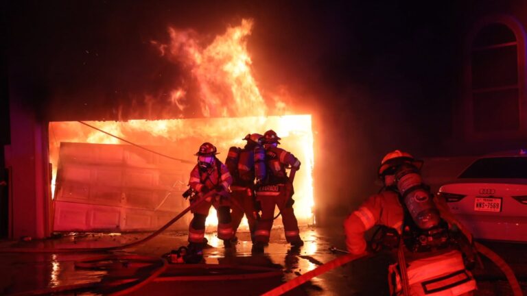 Cinco personas heridas y cuatro perros muertos tras incendio en Horizon City el sábado