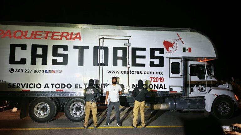 Aseguran camión de paquetería con más de 8,000 cartuchos en la carretera Panamericana