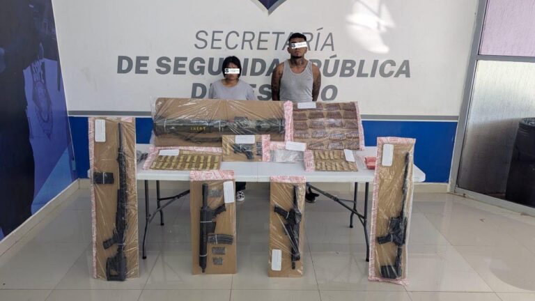 Detenida pareja en Juárez con lanzacohetes antitanque y mil pastillas de fentanilo