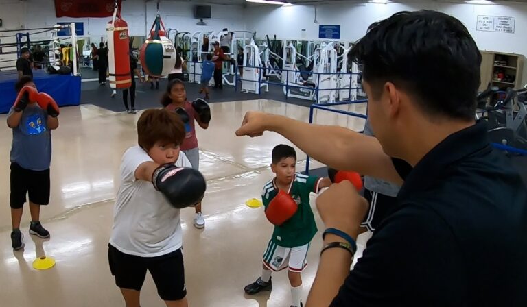 Boxeo comunitario en Barrio Station impulsa a jóvenes de San Diego