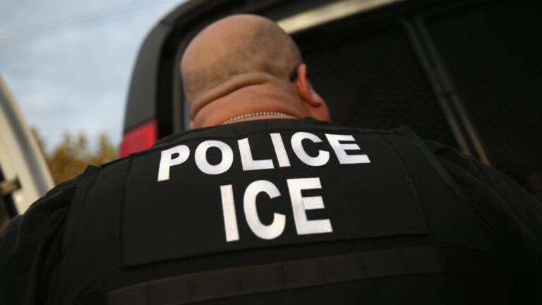 Aumenta el uso de la fuerza en detenciones migratorias: del 21% al 31% en casos documentados en Colorado