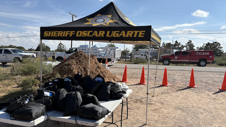El Pasoans Fighting Hunger Entrega Suministros para Alivio de Inundaciones en Horizon City